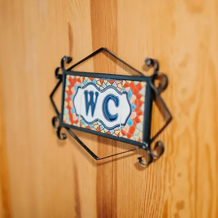 Ice Next To The Wawel Castle Free Parking Two Cars *