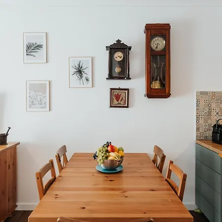 Ice Next To The Wawel Castle Free Parking Two Cars * Krakau